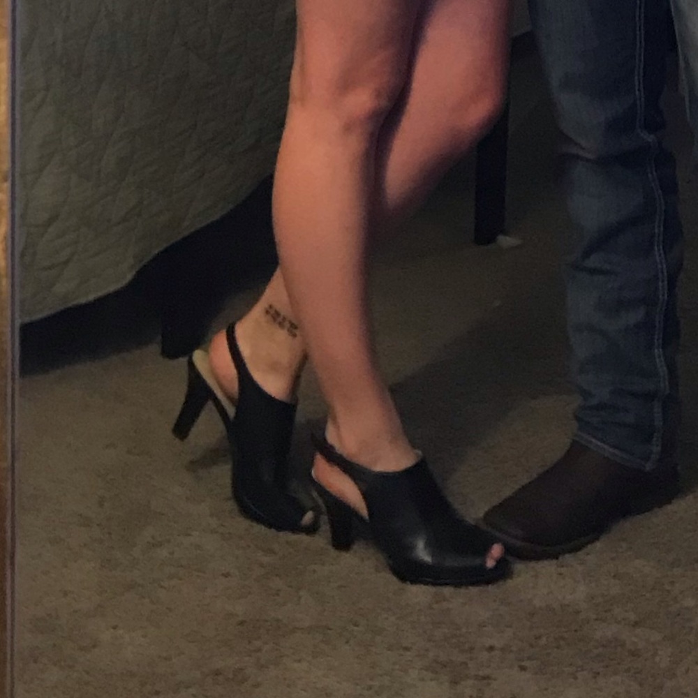 Peep toe heel